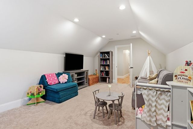 18 Pine St, Belchertown, MA 01007