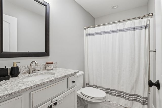 18 Pine St, Belchertown, MA 01007