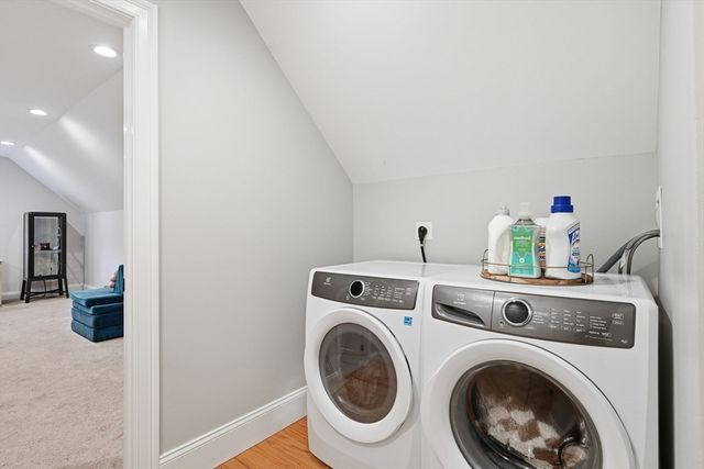 18 Pine St, Belchertown, MA 01007