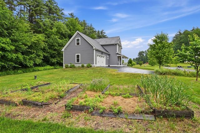 18 Pine St, Belchertown, MA 01007