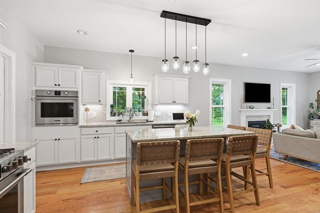 18 Pine St, Belchertown, MA 01007
