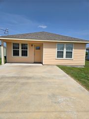 2724 Avenue D 6, San Leon, TX 77539