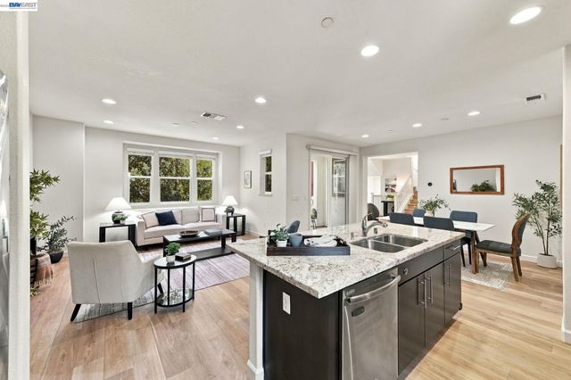 1565 McCandless Dr, Milpitas, CA 95035