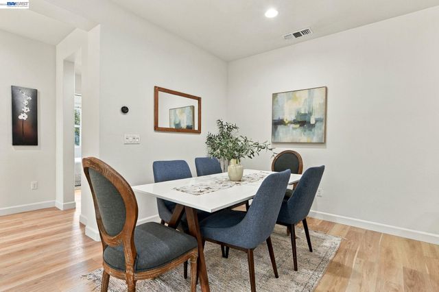 1565 McCandless Dr, Milpitas, CA 95035