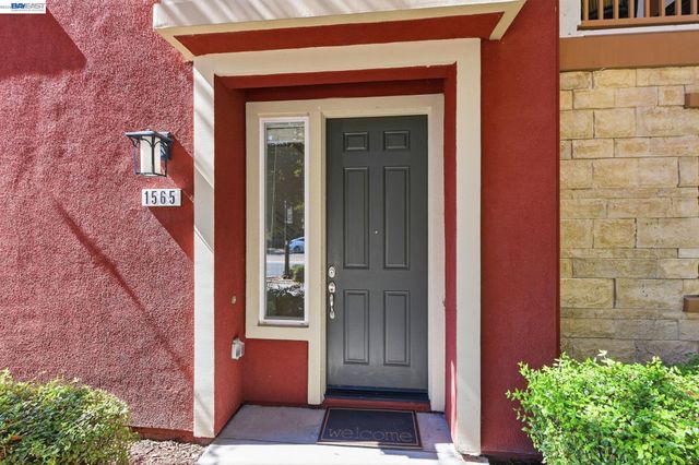 1565 McCandless Dr, Milpitas, CA 95035