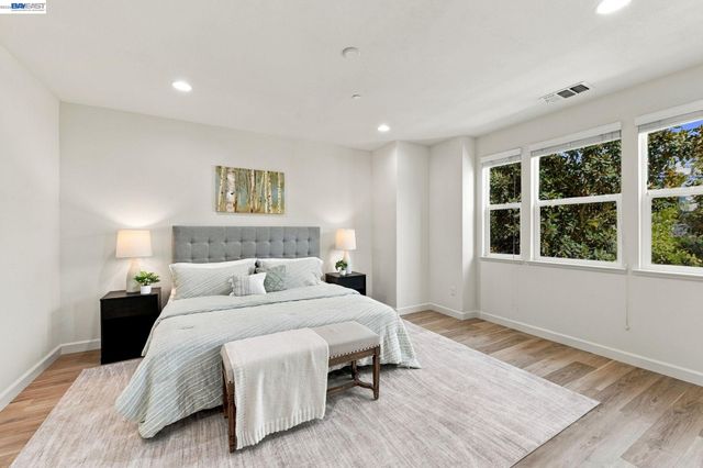 1565 McCandless Dr, Milpitas, CA 95035