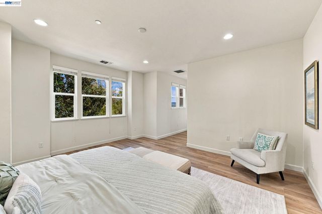 1565 McCandless Dr, Milpitas, CA 95035
