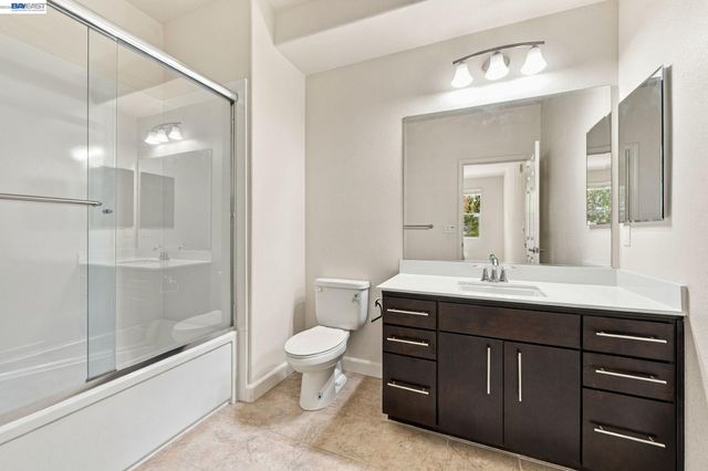 1565 McCandless Dr, Milpitas, CA 95035