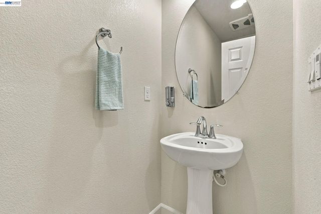 1565 McCandless Dr, Milpitas, CA 95035
