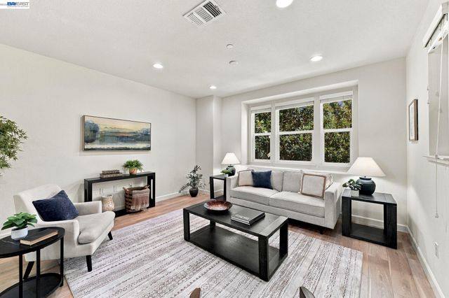 1565 McCandless Dr, Milpitas, CA 95035