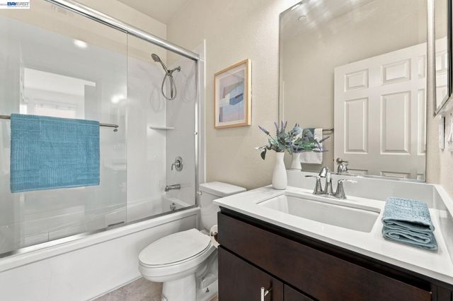 1565 McCandless Dr, Milpitas, CA 95035