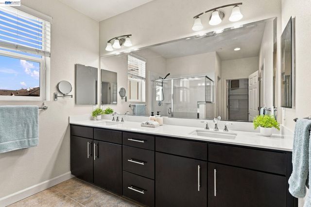 1565 McCandless Dr, Milpitas, CA 95035