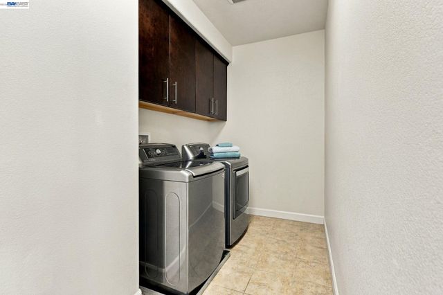 1565 McCandless Dr, Milpitas, CA 95035
