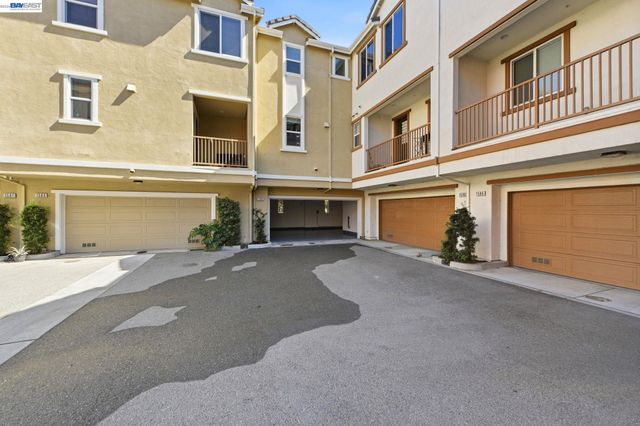 1565 McCandless Dr, Milpitas, CA 95035
