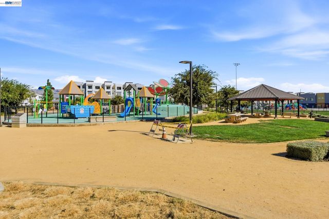 1565 McCandless Dr, Milpitas, CA 95035