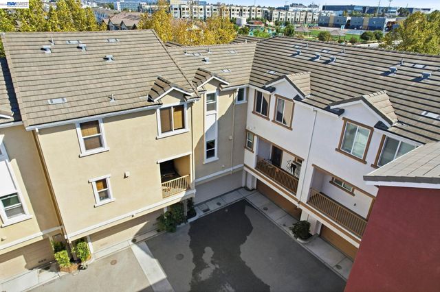 1565 McCandless Dr, Milpitas, CA 95035