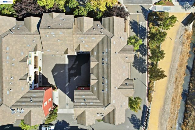 1565 McCandless Dr, Milpitas, CA 95035
