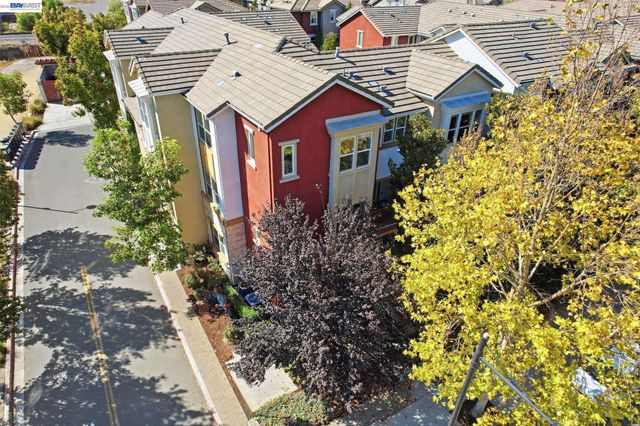 1565 McCandless Dr, Milpitas, CA 95035