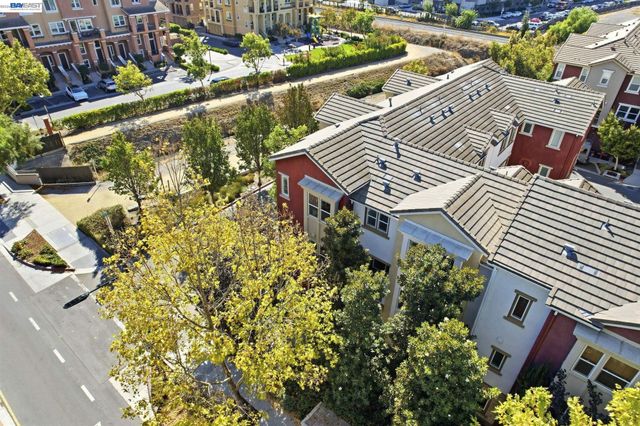 1565 McCandless Dr, Milpitas, CA 95035