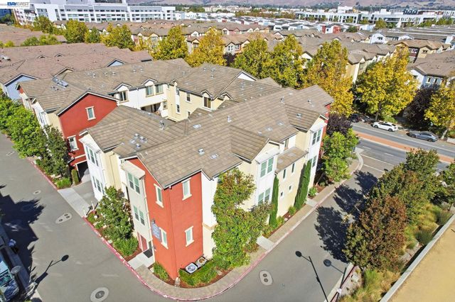 1565 McCandless Dr, Milpitas, CA 95035