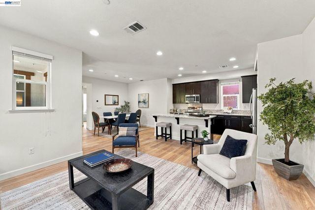 1565 McCandless Dr, Milpitas, CA 95035