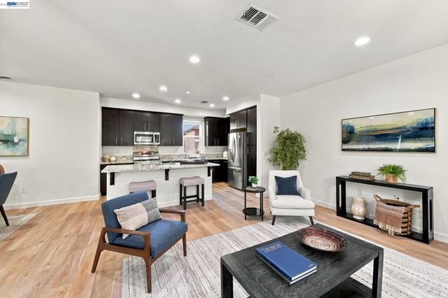 1565 McCandless Dr, Milpitas, CA 95035