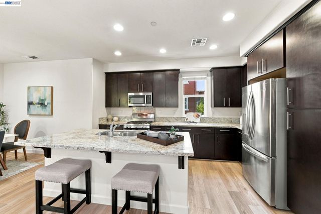 1565 McCandless Dr, Milpitas, CA 95035
