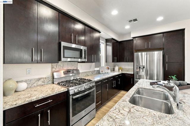 1565 McCandless Dr, Milpitas, CA 95035