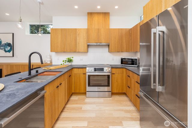 12056 20th Avenue NE, Seattle, WA 98125