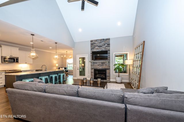 1001 Westland Creek Blvd, Knoxville, TN 37923