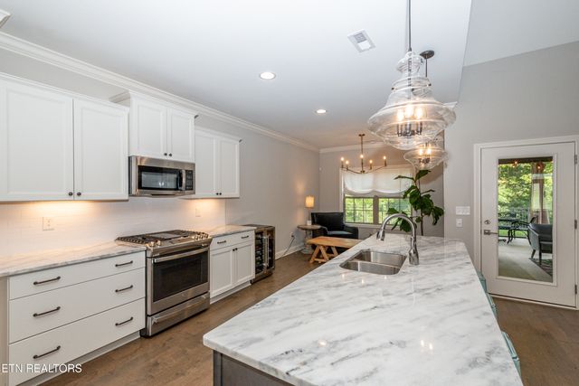 1001 Westland Creek Blvd, Knoxville, TN 37923