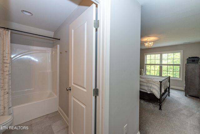 1001 Westland Creek Blvd, Knoxville, TN 37923