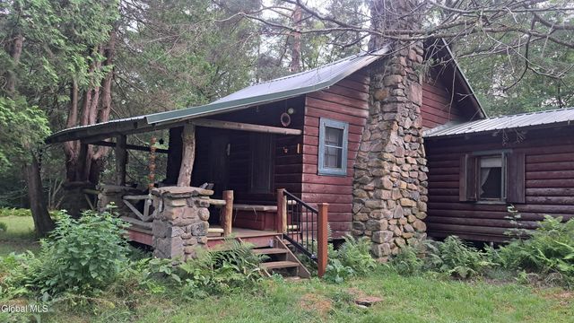 21 Longview Trail, Sand Lake, NY 12153