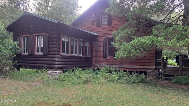 21 Longview Trail, Sand Lake, NY 12153