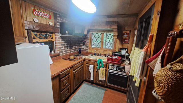 21 Longview Trail, Sand Lake, NY 12153