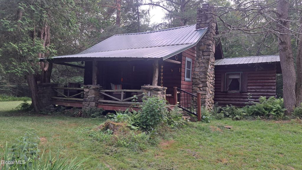 21 Longview Trail, Sand Lake, NY 12153