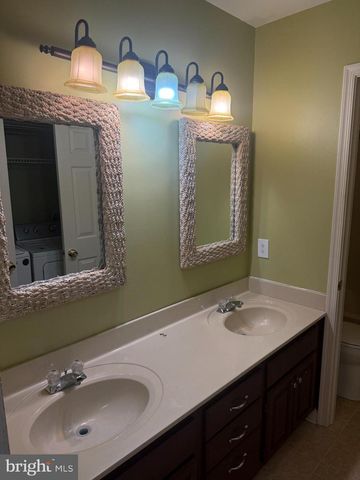 11 FAIRWAY CT, Dover, DE 19904