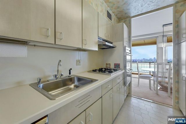 1 Horizon Road 632, Fort Lee, NJ 07024