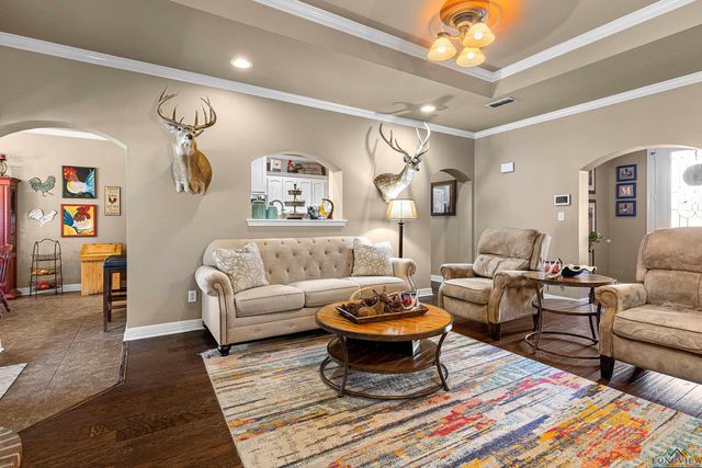 115 Towering Oaks Lane, Longview, TX 75602