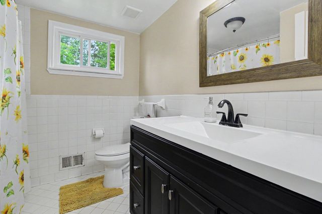 25286 Castlewood Drive, Trenton, MI 48183