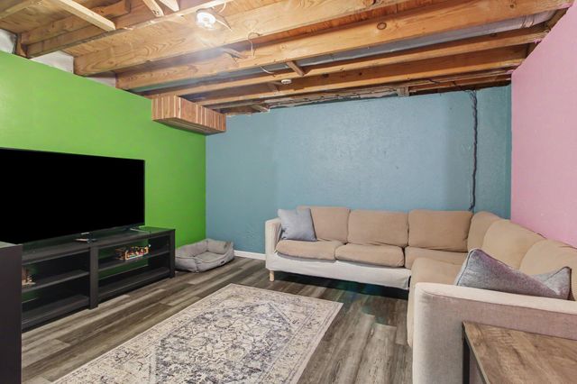 25286 Castlewood Drive, Trenton, MI 48183