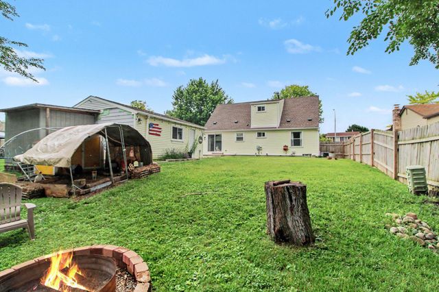 25286 Castlewood Drive, Trenton, MI 48183