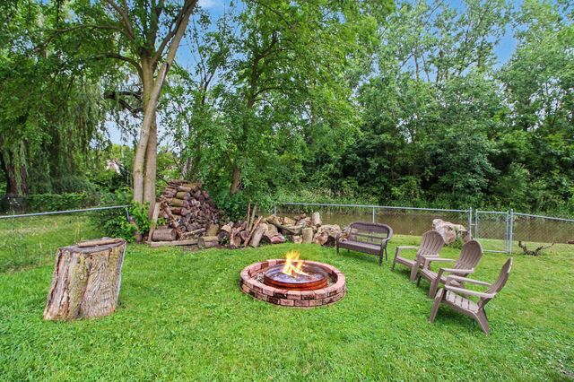 25286 Castlewood Drive, Trenton, MI 48183