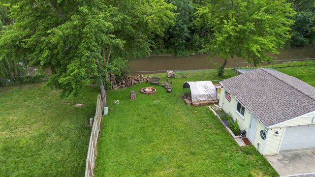 25286 Castlewood Drive, Trenton, MI 48183