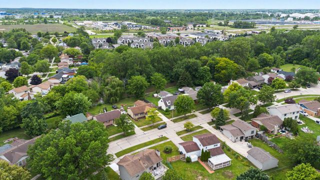 25286 Castlewood Drive, Trenton, MI 48183