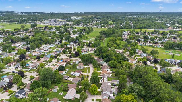 25286 Castlewood Drive, Trenton, MI 48183