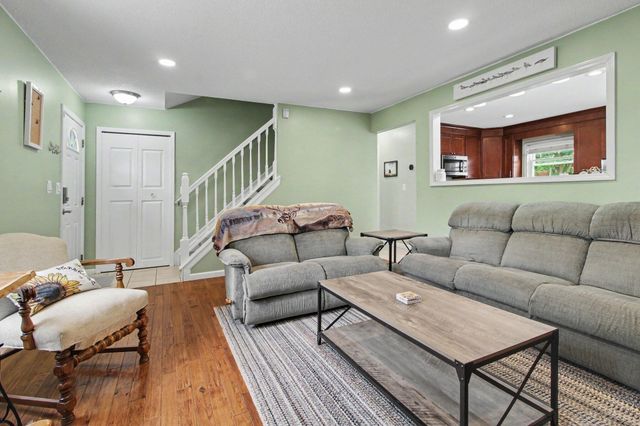 25286 Castlewood Drive, Trenton, MI 48183
