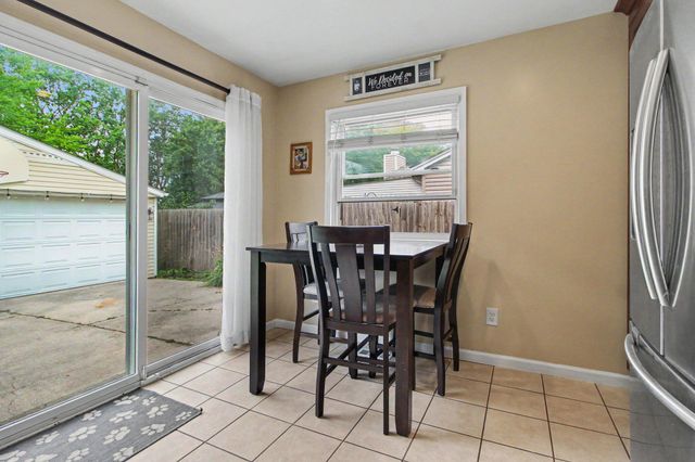 25286 Castlewood Drive, Trenton, MI 48183