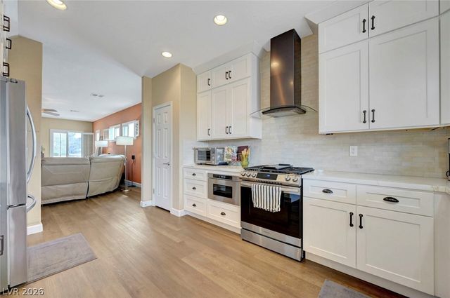 2700 Rue Montpellier Avenue, Henderson, NV 89044