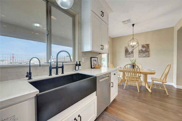 2700 Rue Montpellier Avenue, Henderson, NV 89044